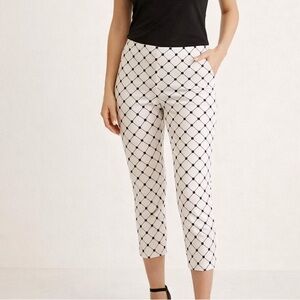 * **New York & Company White Black Diamond Print Cropped Pants Size 2**